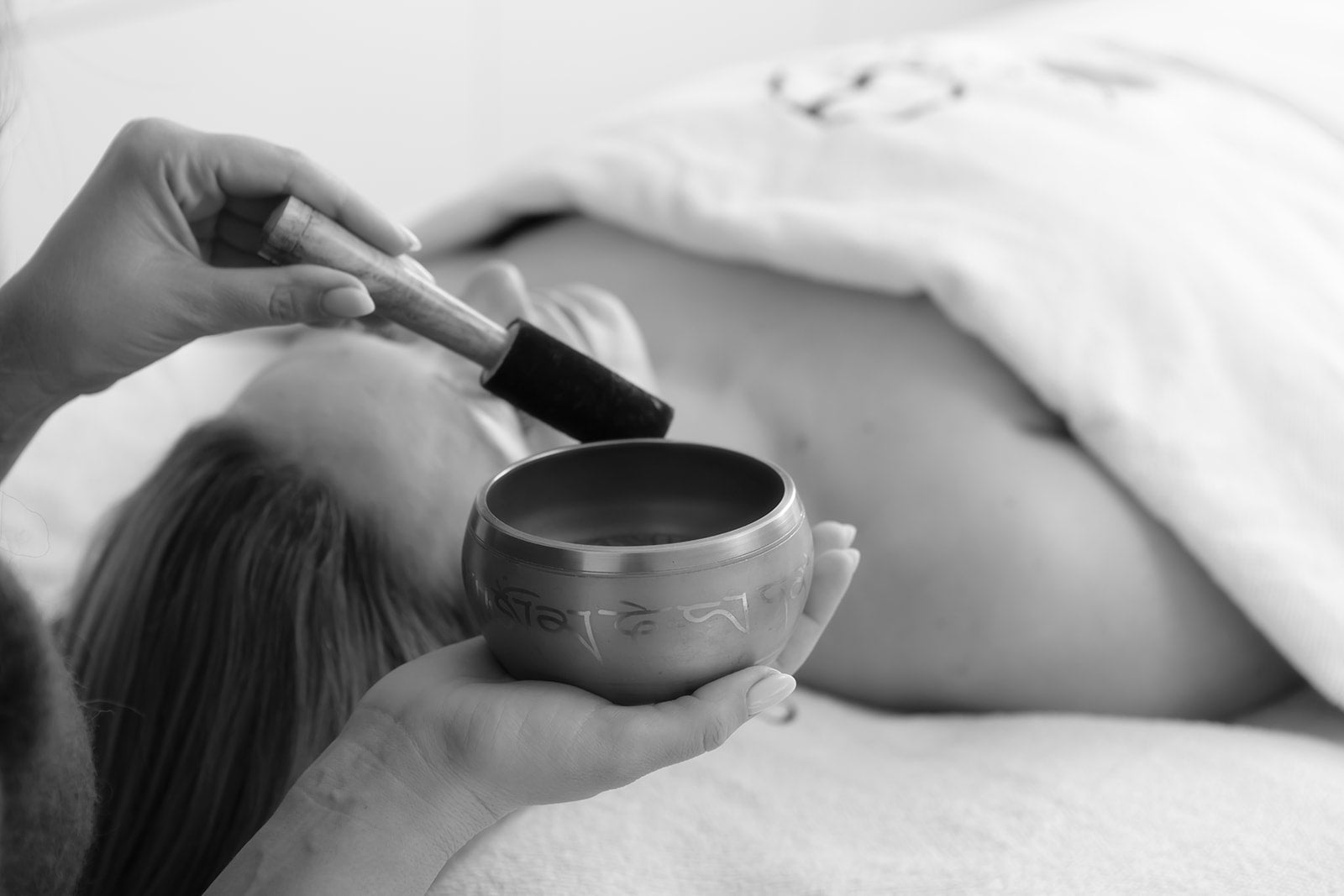 Singing bowl bij CuraLuxe Huizingen